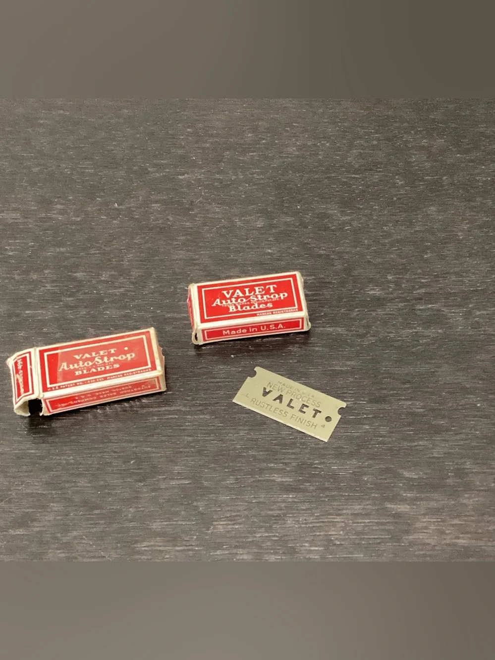 Antique 1920s-1930s boxes of valet cut through blade. Empty box and 1 blade